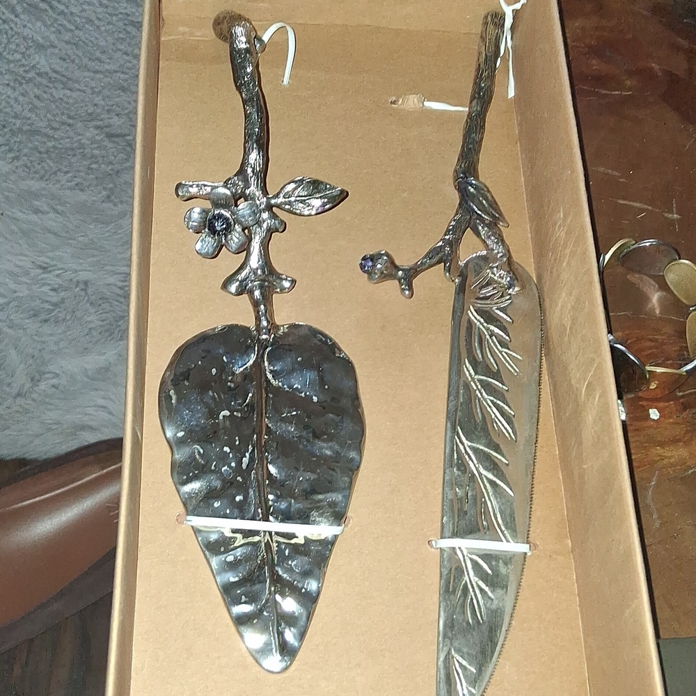 Bombay company amethyst collection silver branch & leaf wedding cake serving set